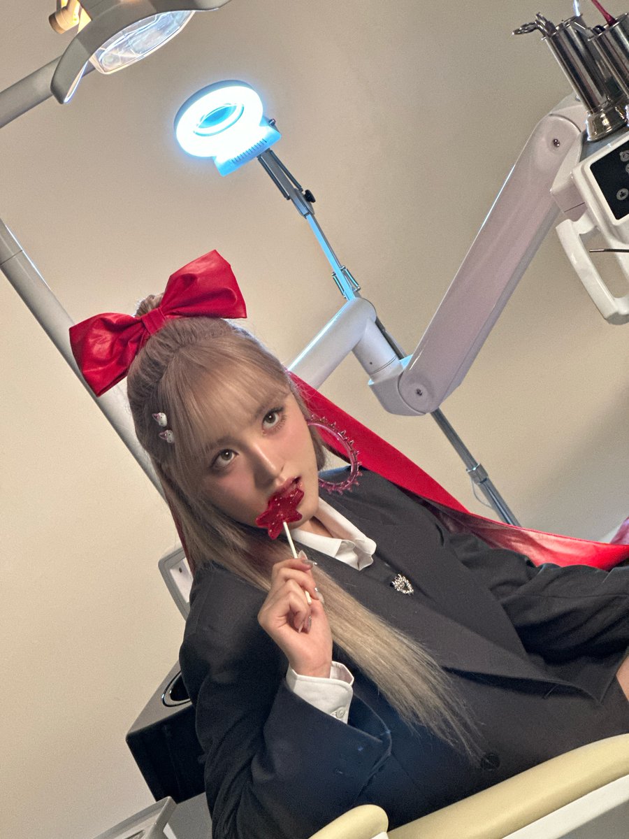 IVE_twt's tweet photo. 치과에서 사탕먹기 🍭

#IVE #아이브 #LIZ #리즈 https://t.co/LRTSigmf2F