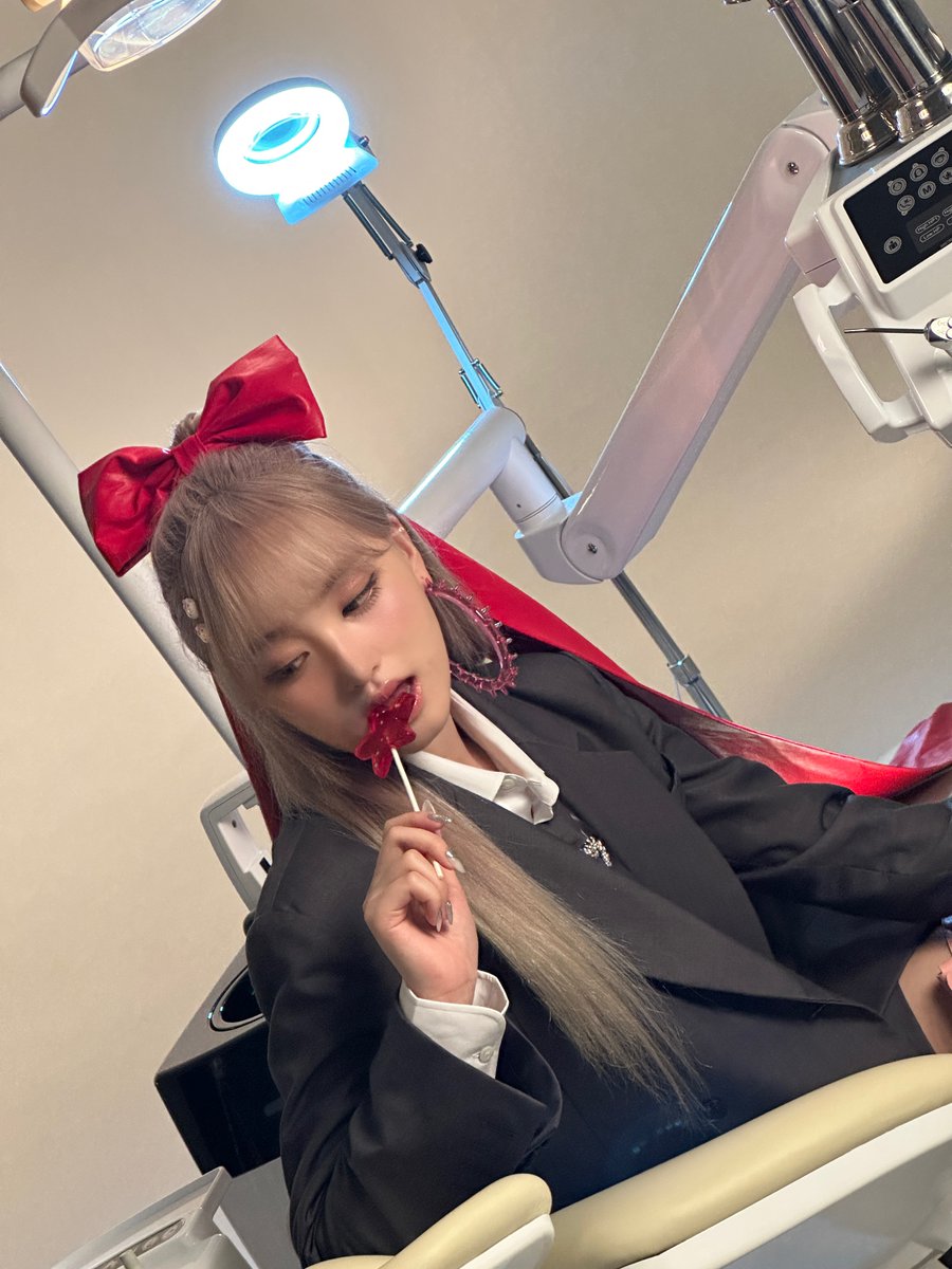 IVE_twt's tweet photo. 치과에서 사탕먹기 🍭

#IVE #아이브 #LIZ #리즈 https://t.co/LRTSigmf2F