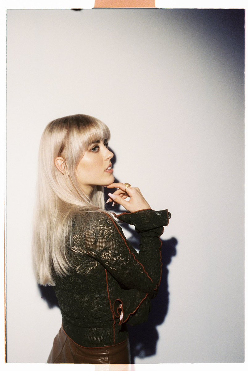 zealyn's tweet photo. Photos by @ashleyosborn 👑

Also thought this would be a good time to share that I’m releasing new music in January 😉 https://t.co/w4iFOSarTa