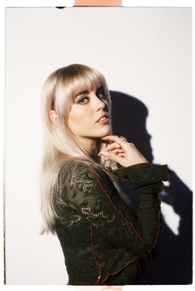 zealyn's tweet photo. Photos by @ashleyosborn 👑

Also thought this would be a good time to share that I’m releasing new music in January 😉 https://t.co/w4iFOSarTa