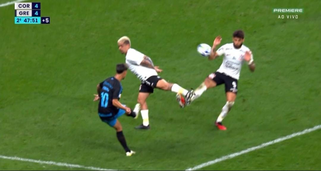 GremioCeuAzul's tweet photo. ⚠️ Quem deu o título do Brasileirão pro Palmeiras foi o Corinthians. https://t.co/4a3Uo0GBcc