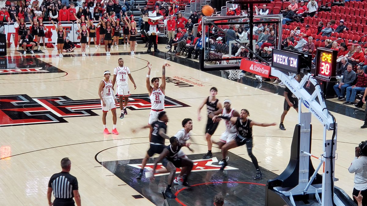 GruvyGurl's tweet image. First points as a #RedRaider for @KyeronLindsay21 come at the charity stripe! #WreckEm, Kye!!!