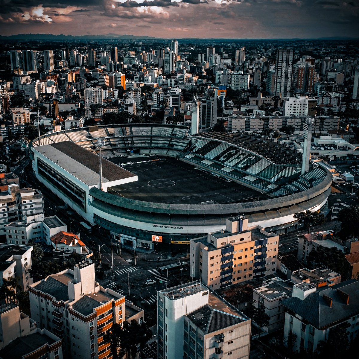 pfqloficial's tweet photo. 🦅 FIM DE FESTA! Corinthians vence Coritiba com gols de Romero e Fausto Vera no Couto Pereira e encerra participação no Brasileirão. Que venha a reformulação!

📸 Bruno Granja - @Corinthians 

#CFCxCOR #CORxSCCP #CoxaDoido #VamosCoxa #Coritiba #Corinthians #DiaDeCorinthians #VaiCorinthians #PFQLnoBrasileirão #Brasileirão #CampeonatoDoBrasileiro