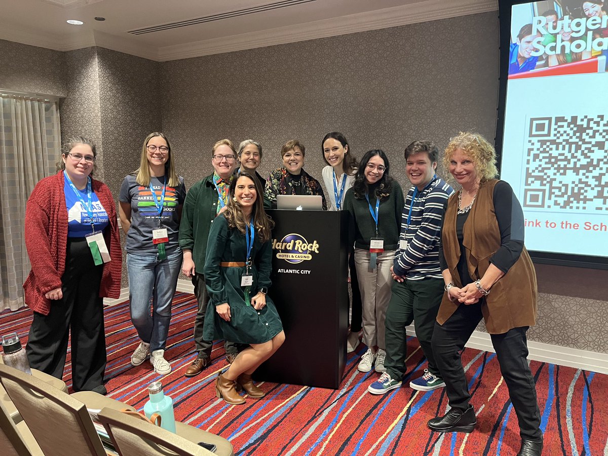 AlyssasOpenBook's tweet photo. And some photos with fantastic company!! https://t.co/objfryrpSp