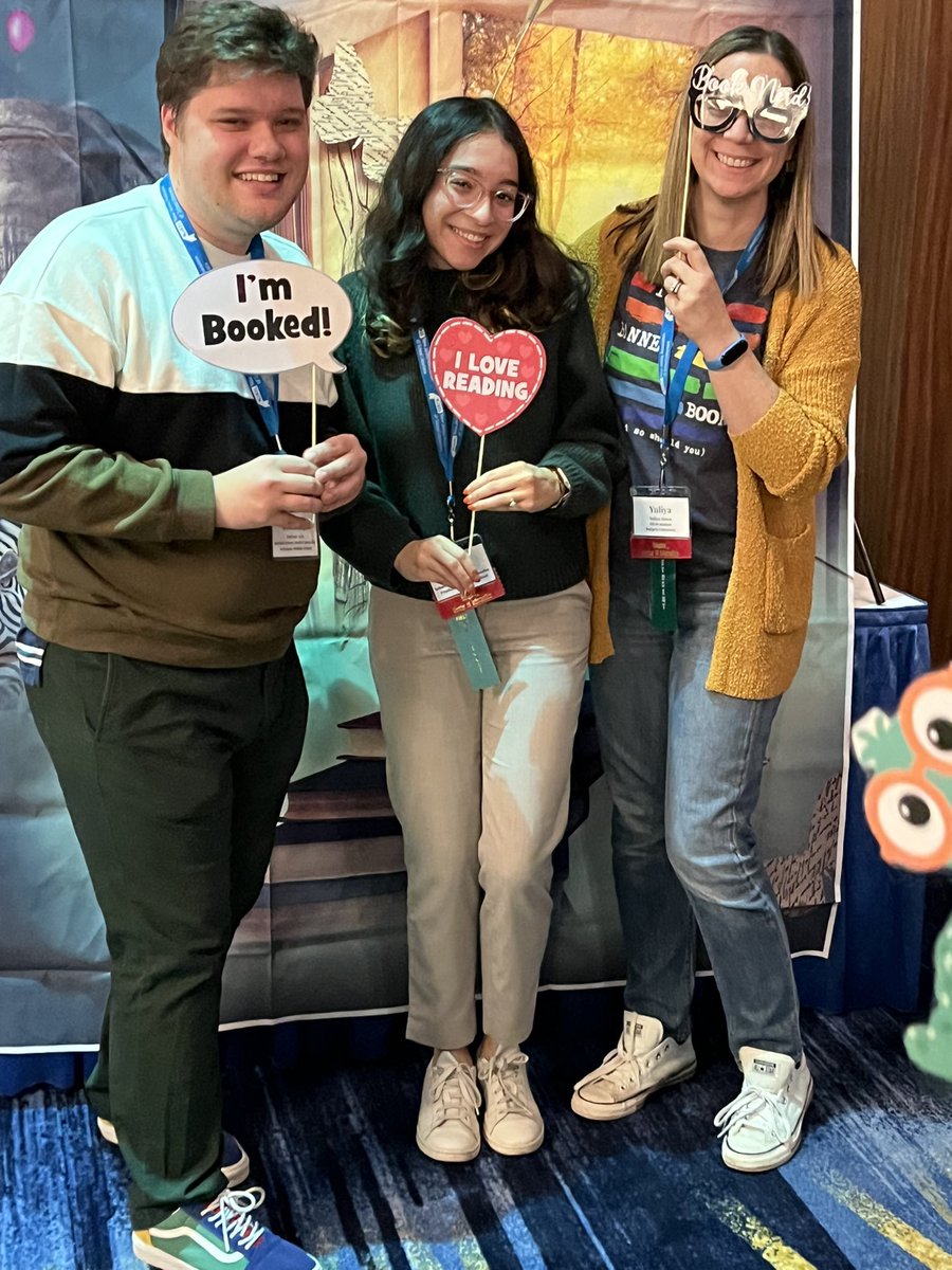 AlyssasOpenBook's tweet photo. And some photos with fantastic company!! https://t.co/objfryrpSp