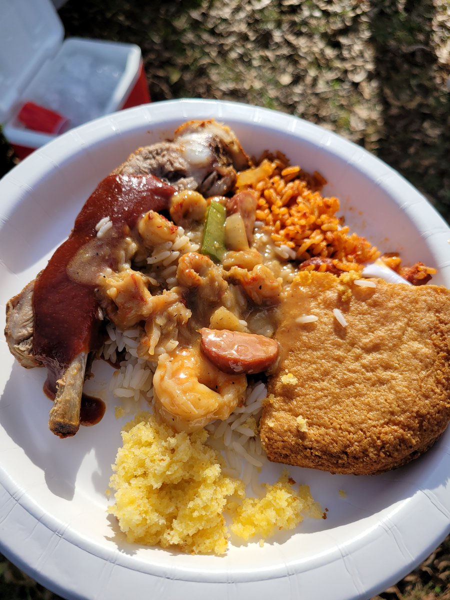 soulfoodscholar's tweet photo. By participating, I ate FANTASTIC food. Chef Sean Mendes of @gilliesseafood served up #shecrabsoup, #seafood #perloo (AMAZING), #limabeans, #porkspareribs, #friedchicken, #greenbeans, #macncheese, #seafood gumbo, #redrice, and #corefrigerator, Whew! https://t.co/GJBMbT5qF0