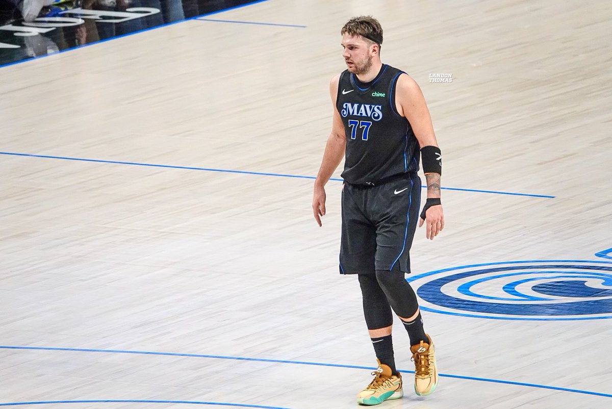 DallasmavsES's tweet photo. - Primer jugador en toda la historia de la NBA en hacer un triple-doble de 25 puntos en solamente una mitad de juego

- Noveno jugador con más triples-dobles en toda la historia de la NBA

LUKA DONCIC, SEÑORAS Y SEÑORES. #MFFL https://t.co/uZlQ8Y4iPC