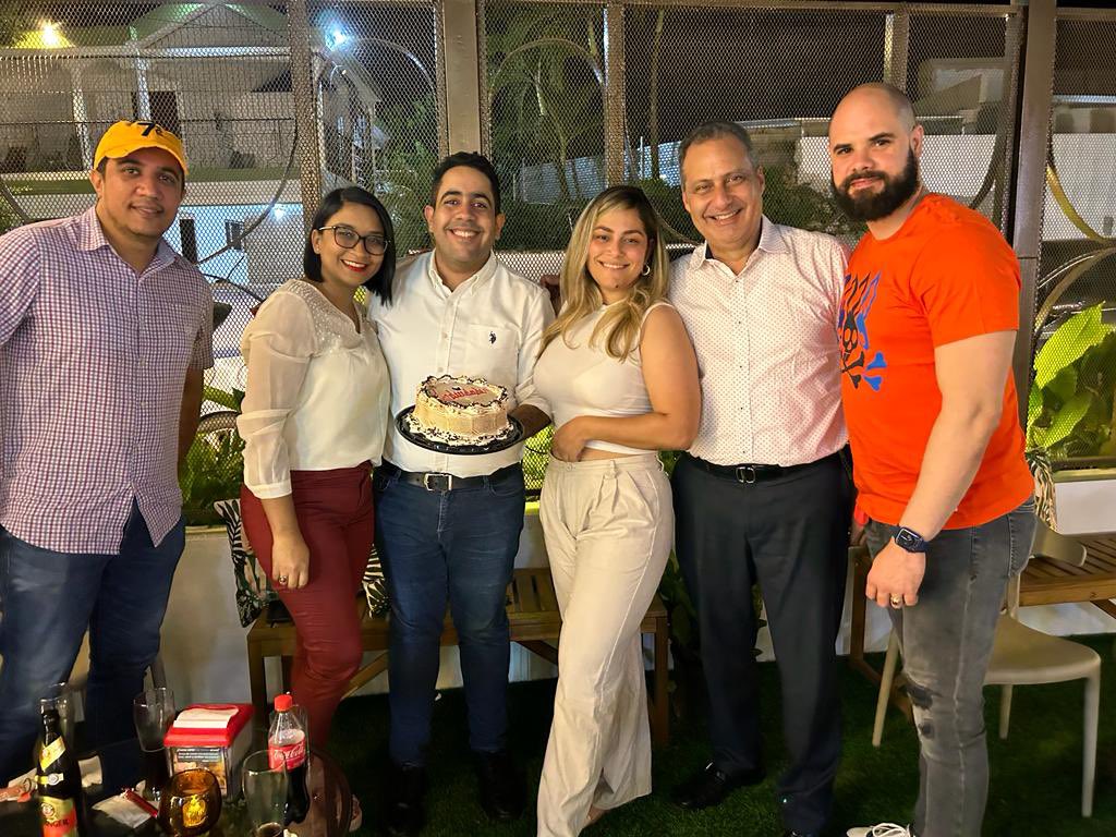 rafaeltaverasp's tweet photo. Agradezco a Dios por un año más de vida. 

Un año de muchos retos, aprendizajes y sobretodo experiencias que te enseñan a tomar decisiones para un mejor futuro.

Gracias a todos los que tomaron un minuto de su tiempo para felicitarme. https://t.co/g8CLoffjPf