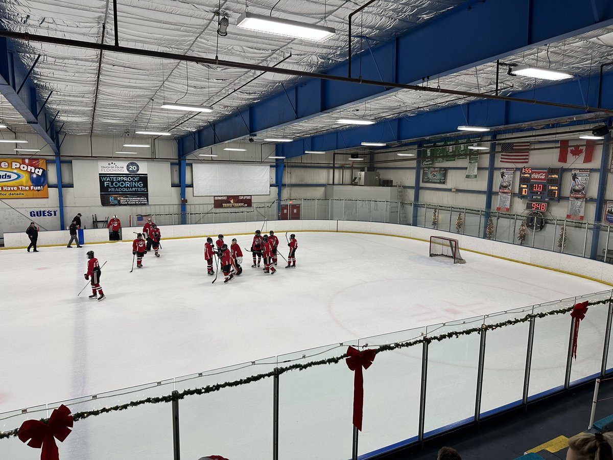 Final from Twin Ponds…
Exciting and high scoring 3rd period saw Northern Berks take the lead 7-6, but the Central Dauphin comeback was too much…
 
CD 1️⃣0️⃣
NB     7️⃣
Final

#HighSchoolHockey