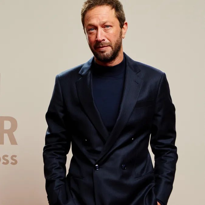 gothamhiphop's tweet image. Actor Ebon Moss-Bachrach (The Bear, Andor, The Punisher) named Paris Texas’s album ‘Mid Air’ as one of his Top 5 Favorite Things of 2023 👀

“That record, from the first second, just grabs you…If you have ears and a pulse, blood in your veins, it's just an undeniably incredible…