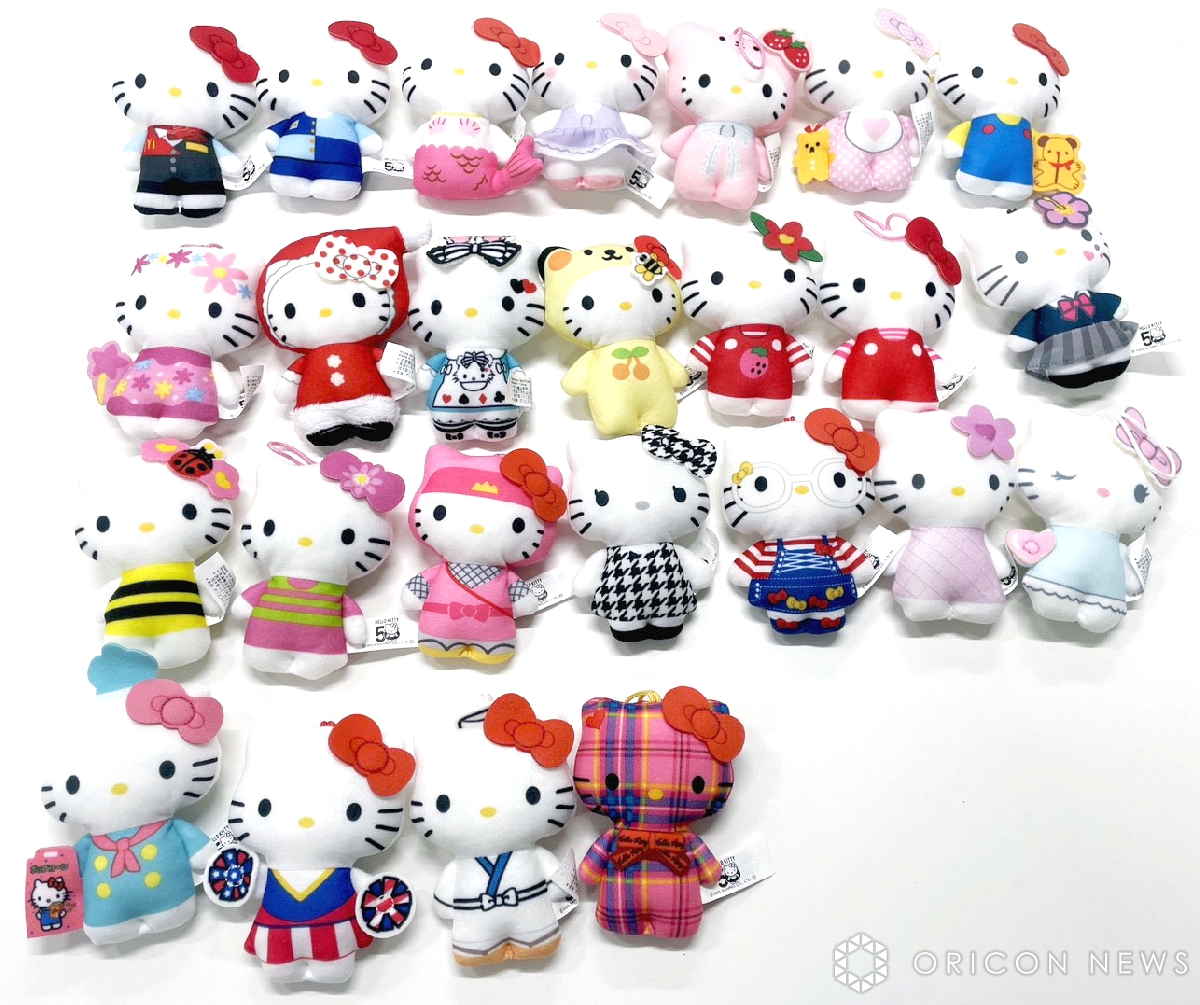 oricon's tweet photo. ＼ハローキティぬいぐるみ 50種類／
マクドナルド『ハッピーセット』💕

#マクドナルド のユニフォーム姿など
コラボ限定デザイン4種と過去の衣装

🍎12/15(金)～期間限定発売
https://t.co/YsUZEZaTlC

#ハローキティ #ハローキティ50周年 #キティちゃん #hellokitty #hellokitty50th https://t.co/9sLsTM6VsN