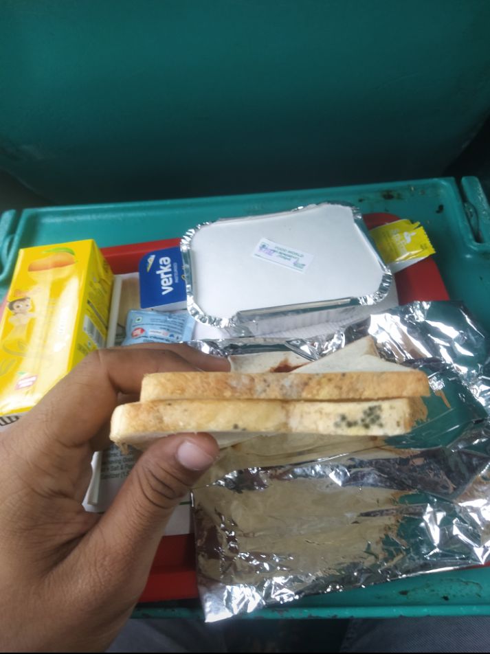 souradip077's tweet photo. @RailMinIndia @RailwaySeva @AshwiniVaishnaw 
I'm traveling in BBS-HWH Shatabdi.
Morning Breakfast have been served with full of fungus and backdated newspaper.
Who is responsible for this!! Else I am not responsible rail yatri??
Necessary action will be appreciated!! https://t.co/xukC4tqp6H