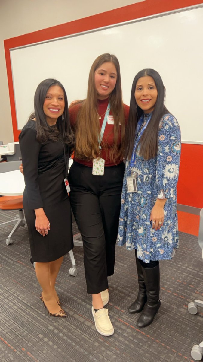 CortezLupe1's tweet photo. Loved the opportunity to speak to our BTAP’s! It was great seeing one of our students when Amelia and I taught @SamRosenFWISD! Now-she’s a BTAP @SamRosenFWISD! Special thanks to @gracie_guerrero for joining us!!!
@amramsey13 @CharlieGarciaFW https://t.co/areAFl9Vyr