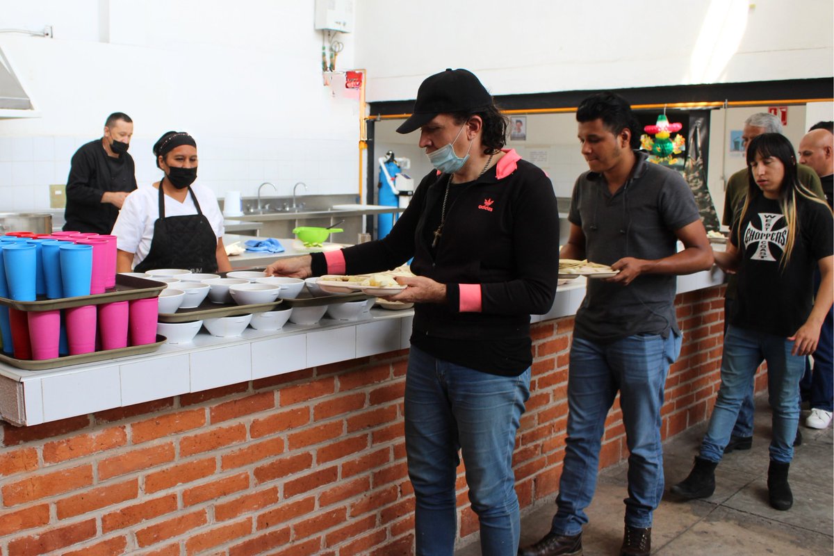 CDMX_IAPP's tweet photo. ¡Alimentación balanceada!🥦
Gracias al #EquipoDeCocina y Nutrición del #IAPP, en la #RedDeAlbergues de la @CDMX_SIBISO, garantizamos el derecho a la alimentación y salud de las y los residentes.😉
#GobiernoConAcentoSocial https://t.co/iAWyjZrbuZ