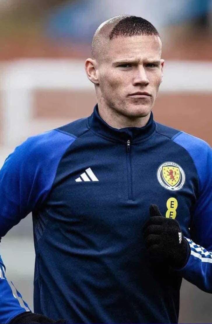 utdroy's tweet photo. Space stealer, breakthrough hero, god of left and right conflict - Scott McTominay played 16 matches this season and scored 6 goals. In the Premier League alone, he scored 5 goals, which is still more than all the attackers combined (4)
#MUFC #ManchesterUnited #McTominay https://t.co/p1krBegxUI