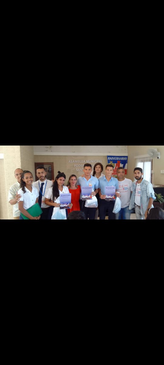 FEEMVC's tweet photo. Hoy fue un día de alegrías y victorias, un día que hizo estremecer al estudiantado de la enseñanza media. 
#53FEEM 
#MásFirme 
#MásDura 
#MásRevolucionaria https://t.co/prMa1r7Bfc