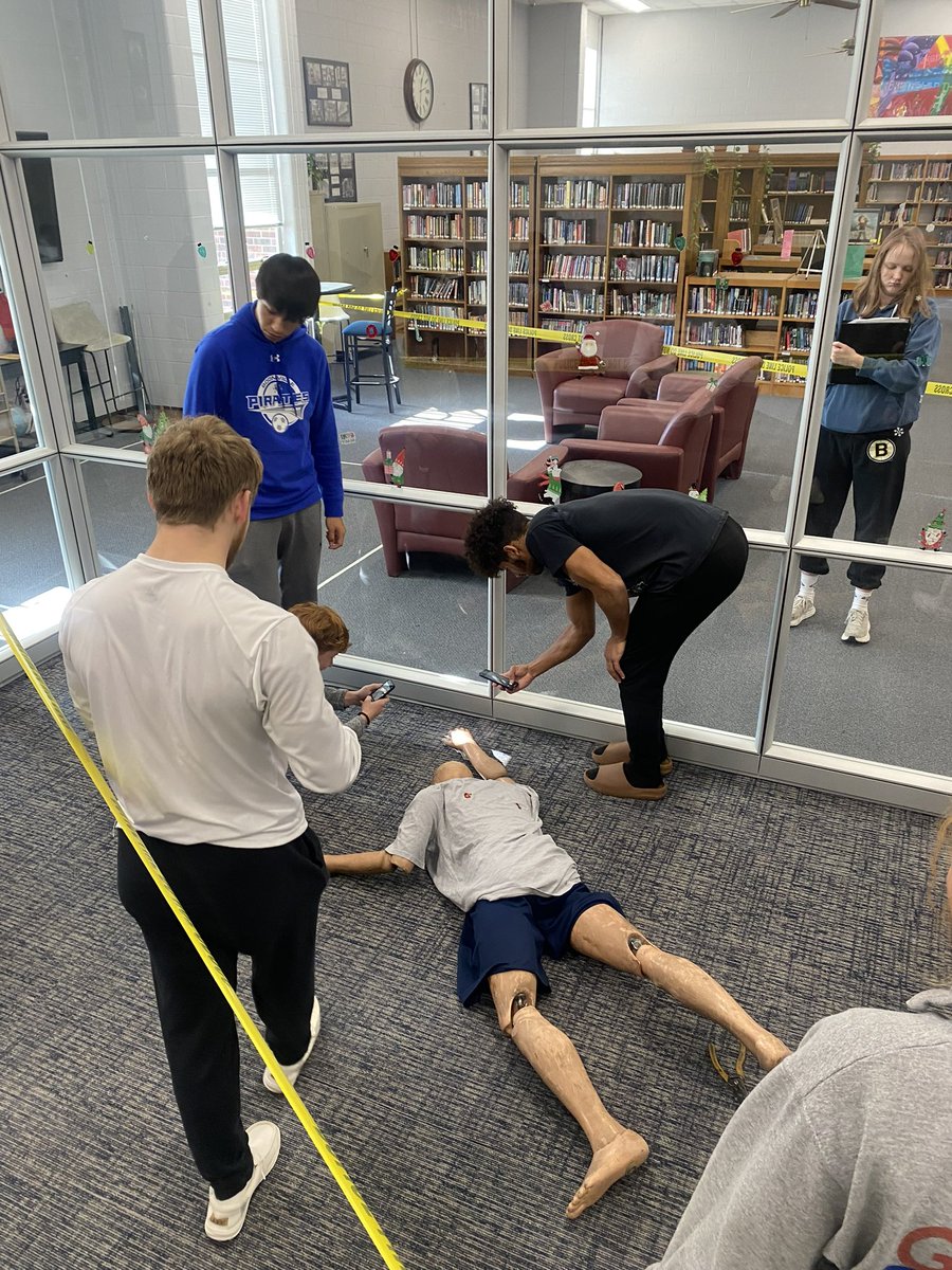 MSHPTrooperDDCC's tweet photo. Busy week at Boonville High School teaching about criminal investigations and processing crime scenes. Dedicated teacher and respectful students with an eagerness to learn. Perfect storm for creating tomorrows leaders!
#futureisbright
#BHSPirates https://t.co/2tdY3CAeDo