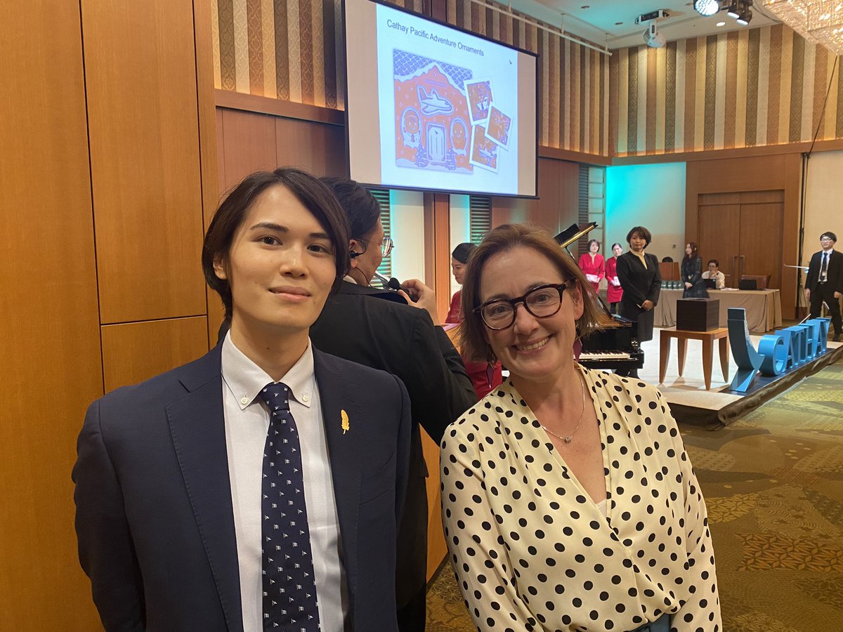 BST_Yamada's tweet photo. Great to meet one of our Old Lions 🦁 BST alumni at The @cathaypacific end of year celebration last night! Alex was in my tutor group ELEVEN YEARS ago! Great to see the Cathay team, too! 🥂 https://t.co/7EQEcs3JeG