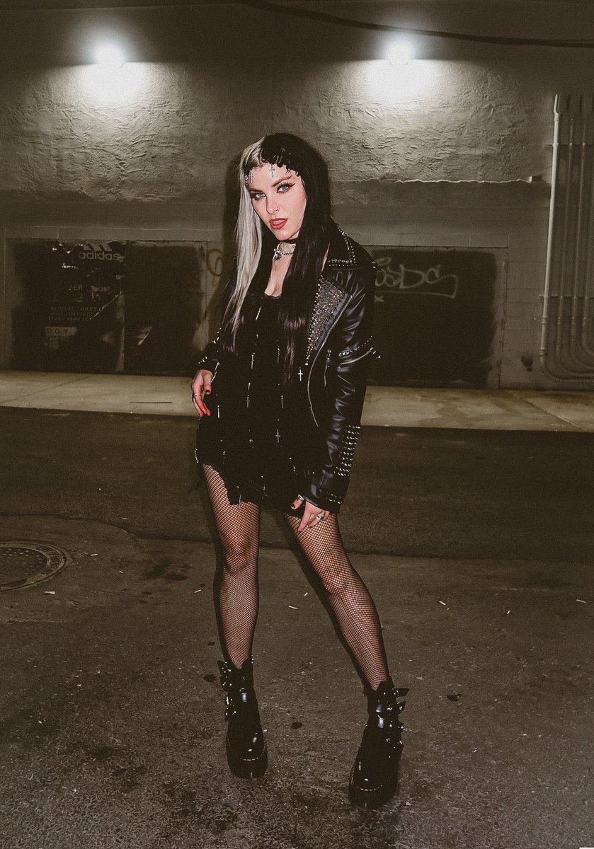 Indiefoxx's tweet photo. Been living in Las Vegas for 7 months. It’s a whole damn vibe here just sayin https://t.co/OuQICOOnLq
