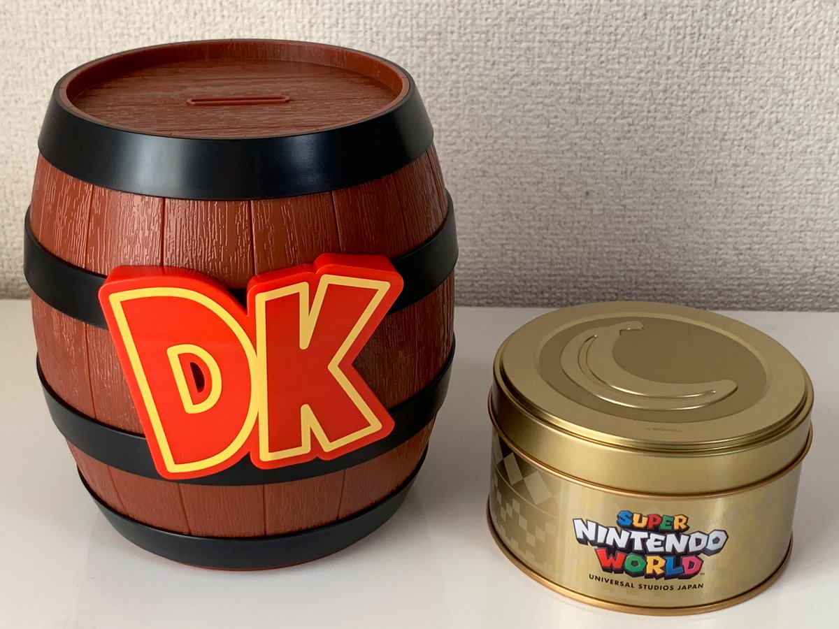 そして昨日先行発売されたUSJドンキーコンググッズより、DKバレル型アソートスナックとバナナコイン型アソートスイーツを購入しました。中のコイン 型チョコが可愛くて、剥がすのが少し勿体ないですね。DKバレルは貯金箱としても使えます。結構大きめなのでかなり貯まり ...