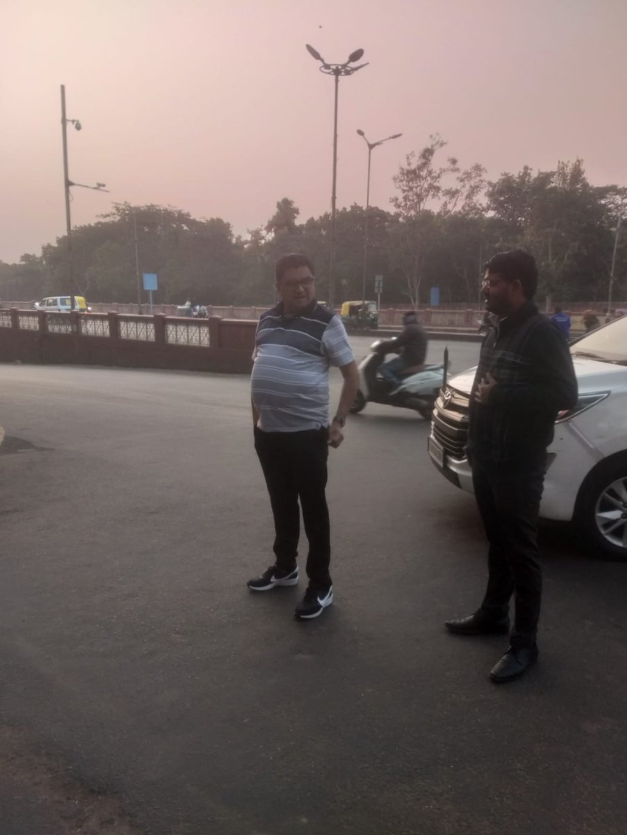 Divyeshbpatel25's tweet photo. @DyMC_WZ  સરએ સરદારબ્રિજ પાસે ચાલતી દબાણ હટાવવાની કામગીરી તથા ટાગોર હોલ પાસે બીટ સફાઈની કામગીરીની ચકાસણી કરી
#AMC #SwachhAmdavad #SwachhGujarat2023 #MyCityMyPride
@AmdavadAMC 
@CMOGuj 
@PratibhaJainBJP 
@AMCommissioner https://t.co/fEEJhMGeeT