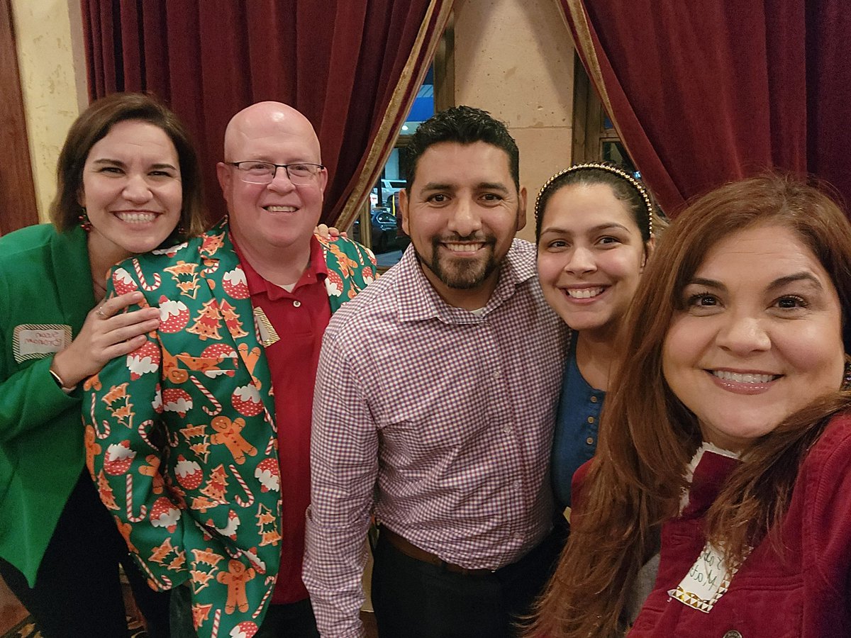 MatturroMEd's tweet photo. Little Admin 🎄 Fun with this #APCrew!! #festive @Branam_EDU @AdminVerow @VidalIsaac1 @TechTeacherMorg https://t.co/BdmEckTAdb