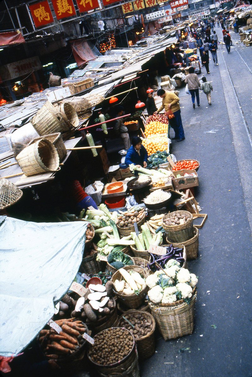 露店市場（Hong Kong 1984）
rapt-plusalpha.com
#香港街景 #露店市場 #土井九郎