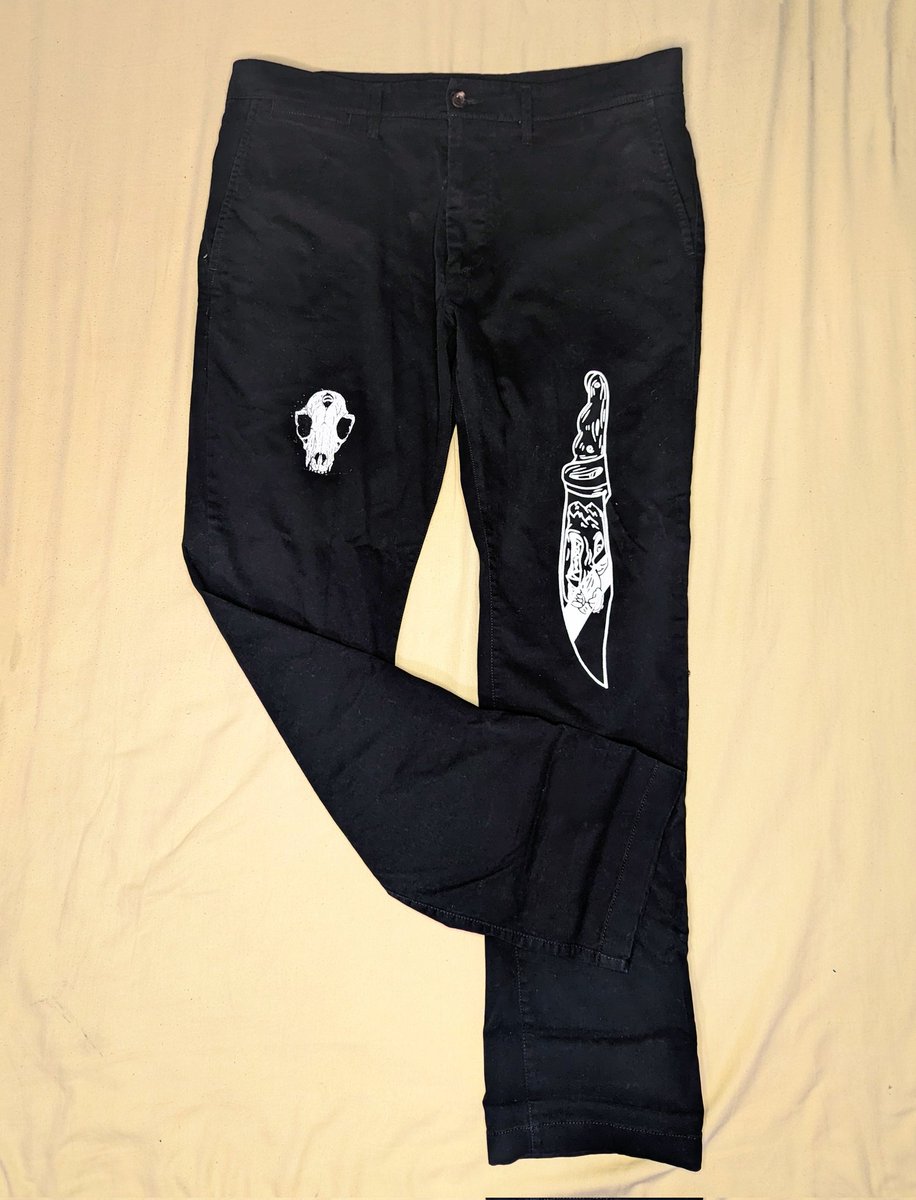 StreetRatArt's tweet photo. As some of you may have noticed our website is back up for the time being with our remaining MFF stock!!

Everything is on sale!
We have 2 pairs or sweatpants left in size Large.

All orders get a free print!
https://t.co/IVRLYB7fBo https://t.co/QDd5tIEpLS