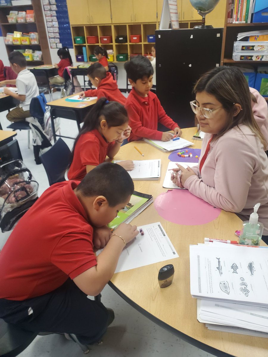 Counting, sorting, and patterns—oh my! Guzick ES uleashing the power of pattern blocks to teach multiple math concepts across various grades. Great job Mr. Nava. @MRamirezDISD <a href="/DallasISDSupt/">Dr. Stephanie S. Elizalde</a> <a href="/GuzickES/">Guzick Elementary</a>