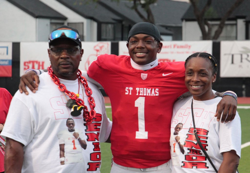 Best of the best.

Donte Lewis named <a href="/HoustonTDClub/">Houston TD Club</a> Offensive POY
💥 2023 2639 passing 30 TD | 882 rushing 12 TD | 3521 total 11+ games
💥 2-yr career 4846 passing 56 TD | 1533 rushing 23 TD | 6650 total 79 TD 21+ games
💥 Signed <a href="/KStateBSB/">K-State Baseball</a> 

Best is yet to come.

<a href="/STHCatholic/">St. Thomas High School</a>