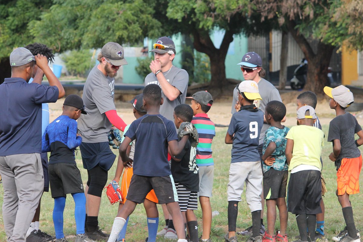 GSA_FCA's tweet photo. DAY 3 | The Pats made a return to La Romana for another game and youth clinic. The day concluded with a Wednesday night service at a local church with our DR FCA staff. 

What a powerful day of ministry as we were all challenged to live unashamed of the Gospel! #fcadr https://t.co/z0vBYMYIG2