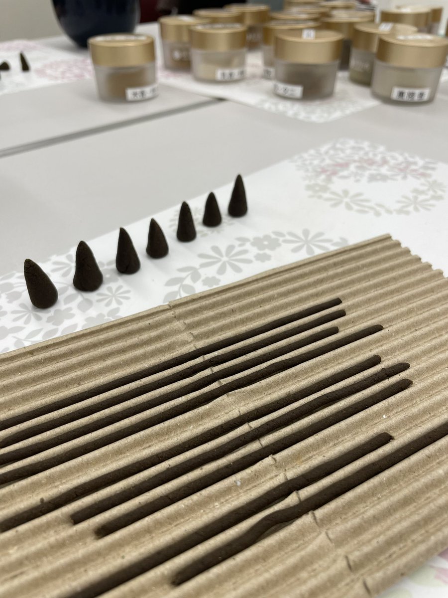 yamapion's tweet photo. お香教室全2回のうち2回目
前回塗香で今回お香（線香）作り
どっちもいい❣️ https://t.co/hqvnEmr14G