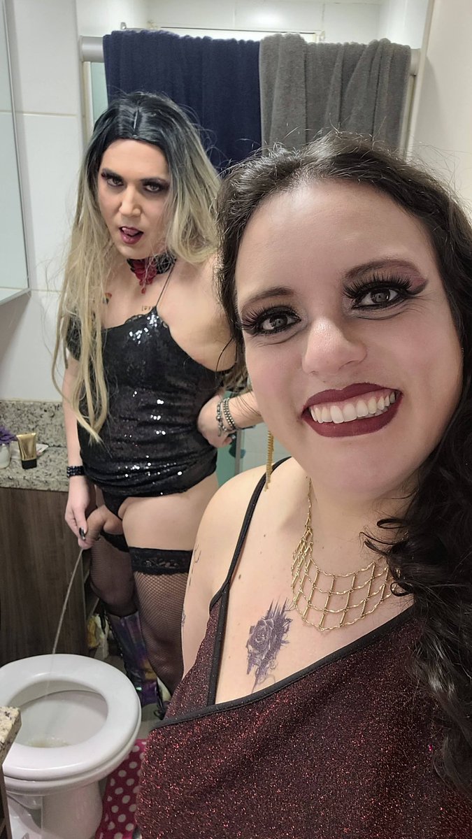 HollyNLilli's tweet photo. Minha lindona sempre juntinha! πβΎοΈπ€ #peetime #toilet #amordaminhavida https://t.co/nAgkObPxAQ