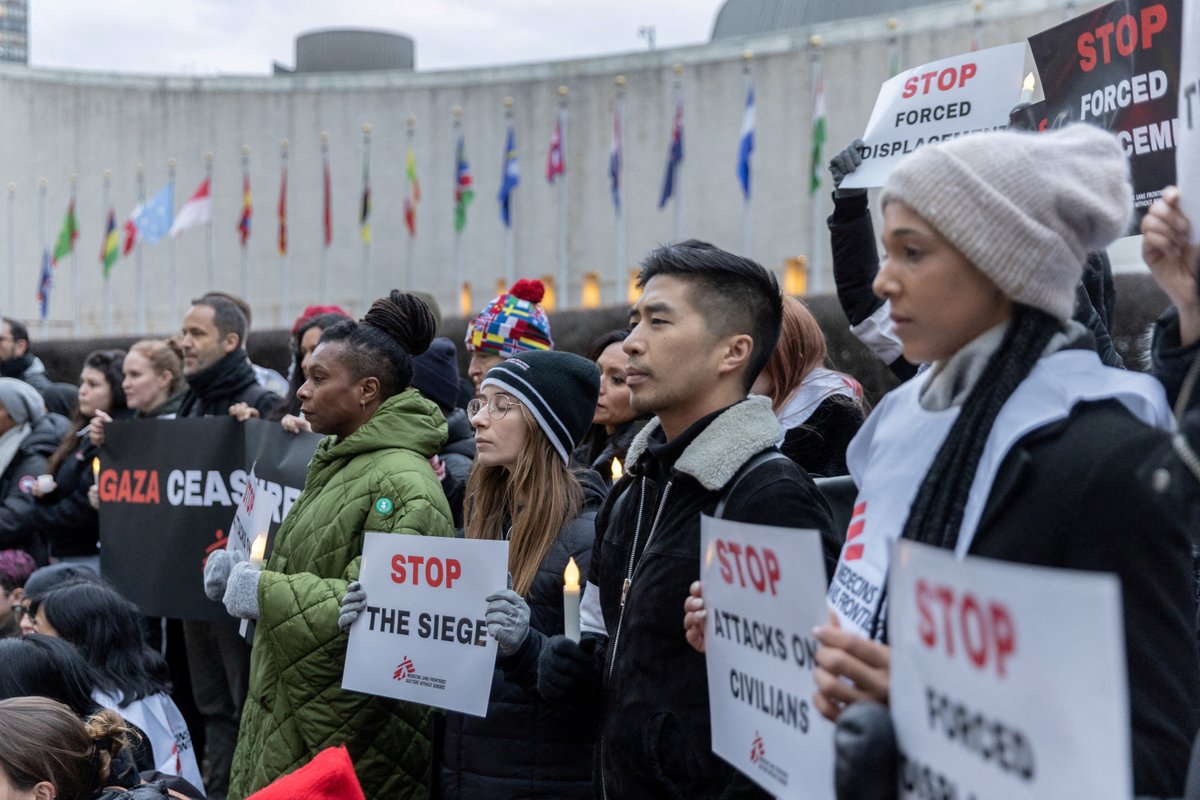 Doctors Without Borders hold a vigil at UN headquarters in call for Gaza ceasefire. 

🔴 LIVE updates: aje.io/qsqaz1