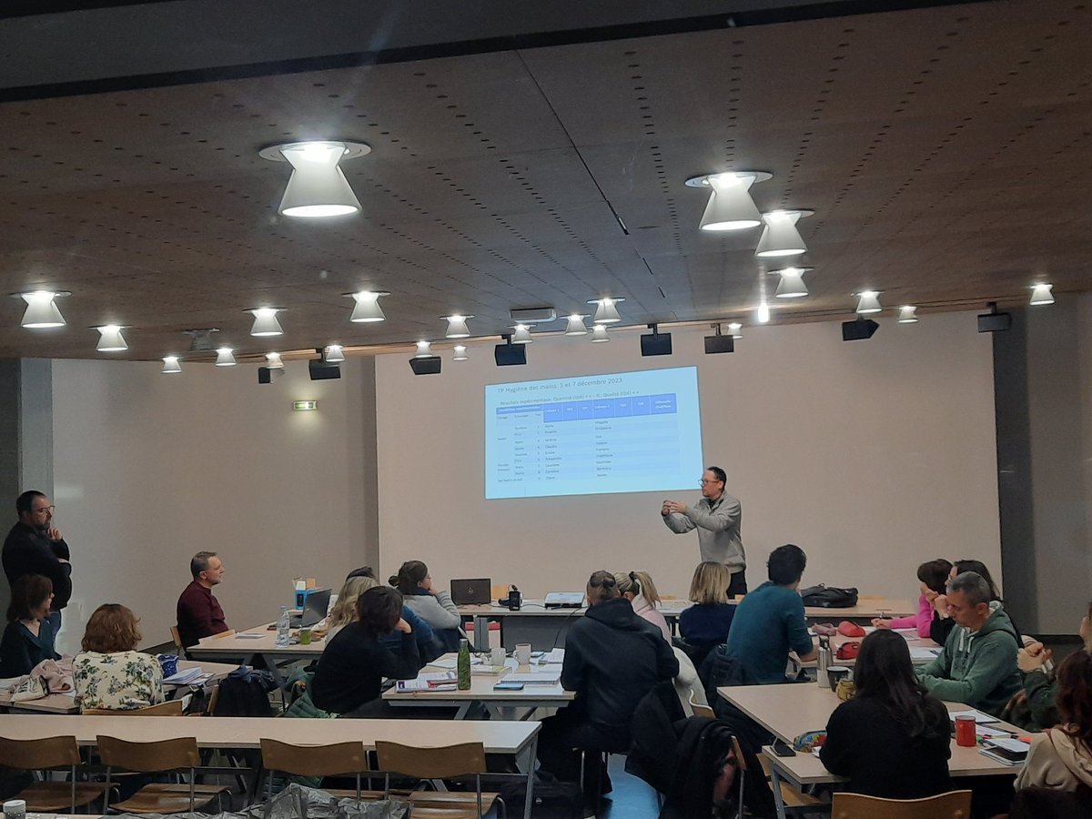 MPLS_CA's tweet photo. J2 Formation @MPLS_CA dans le cadre du plan sciences et technologie • Matinée : À la découverte des microbes ! • Analyse des résultats d'expériences • #urca #AcReims #Fondation_Lamap #AcadSciences #academiedestechnologies #SCIENCES_URCA #medyc https://t.co/ITquBBnoOl