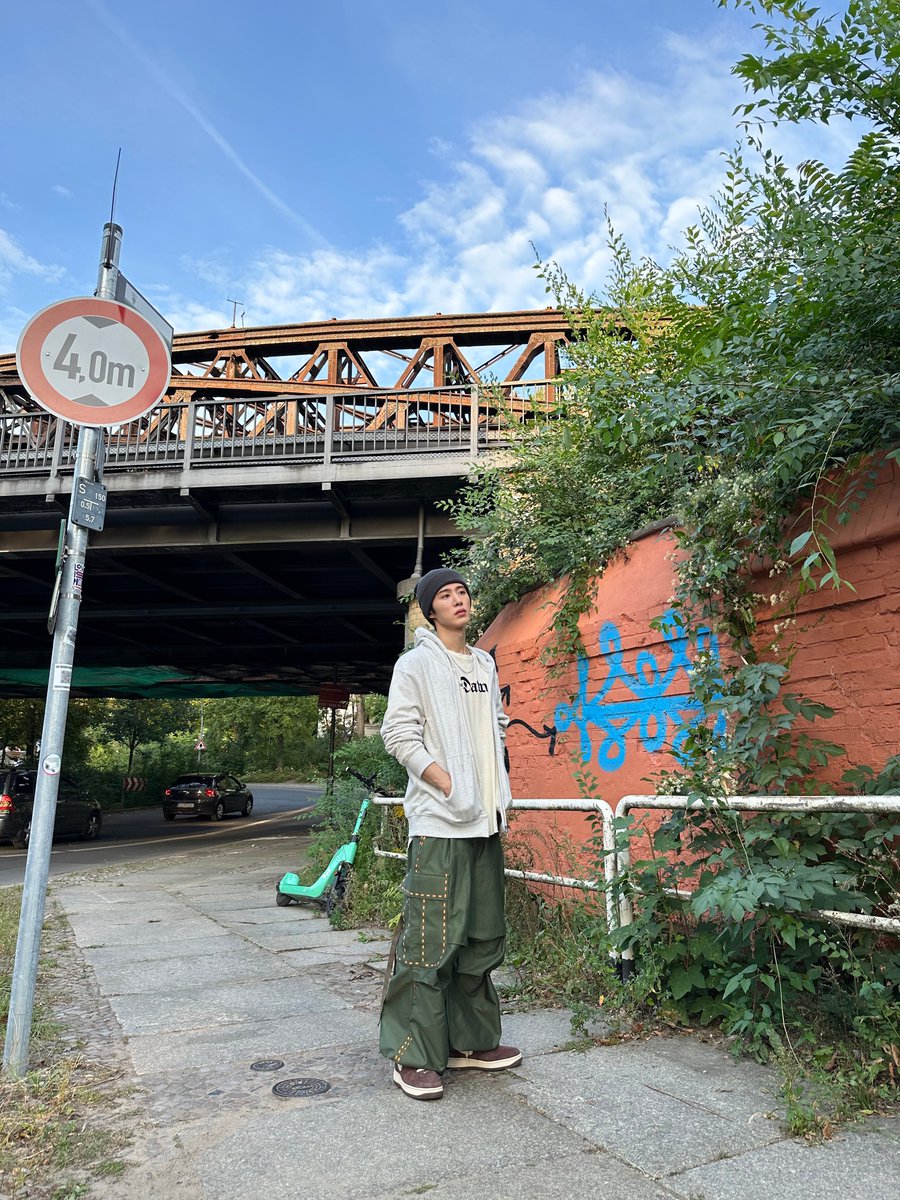 filmhanbin's tweet photo. Your rapper of the year, Kim Hanbin https://t.co/WhlueMCBK1