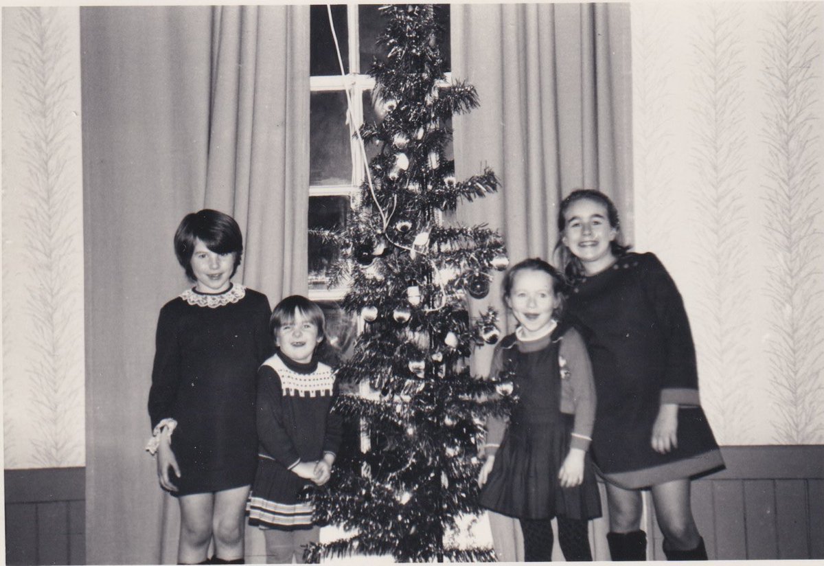 #ChristmasJumper today for #ArchiveAdventCalendar @ARAScot 

We have more of a Christmas dress photo from 1969, ward W4 (Female 4)

Thanks to Carol for the photo

#Christmasdress 
#hospitalChristmas 
#Whitchurchhospital 
#christmastree 
#vintageChristmas