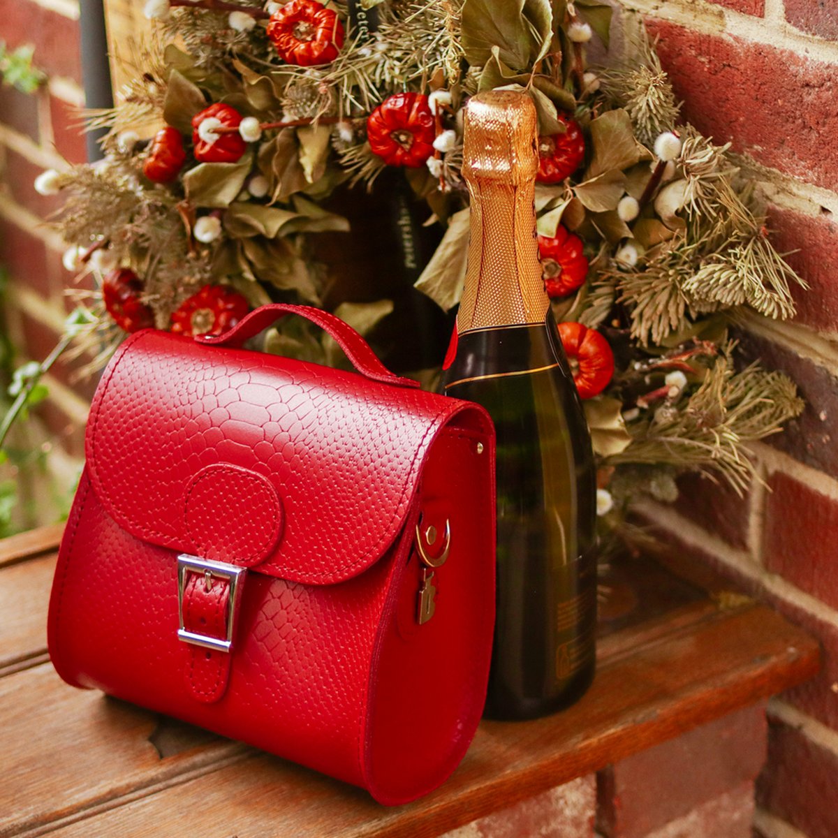 Our Brit-Luxe bags are made from a beautiful croc-finish leather – the perfect festive handbag!✨ Available in a range of classic shades including our favourite for this time of year – Vintage Red! 🎁❤

Shop Bags- brit-stitch.com/leather-hand-m…