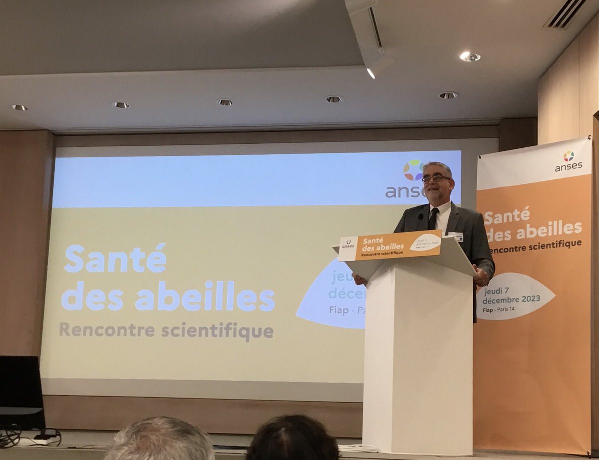 AbeilleDeFrance's tweet image. Pour la St #Ambroise , saint patron des #apiculteurs, nous sommes à la journée sur la santé des #abeilles ! Bonne fête à toutes et à tous!