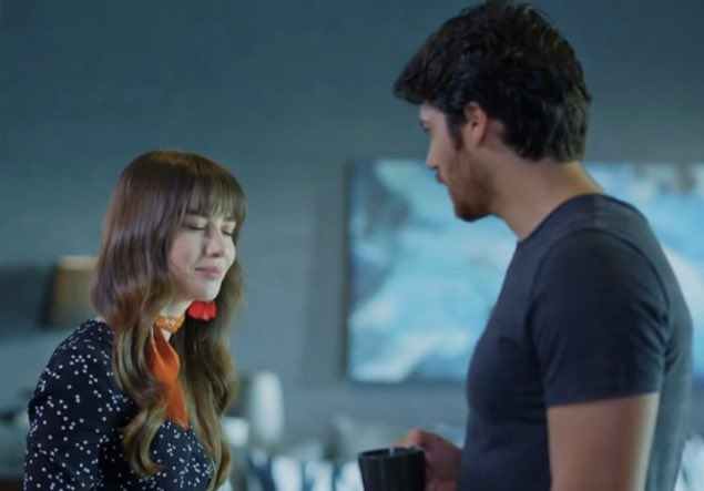 SimonaVitale11's tweet photo. Un momento meraviglioso…❤️
Quella canzone, lei che si chiude gli occhi, lui che la fissa e i loro sguardi che si incrociano🔥❤️
Non vivrò mai più emozioni così…❤️🔥
#Dolunay • #BitterSweet
#CanYaman • #ÖzgeGürel https://t.co/fAhvGJYaMD