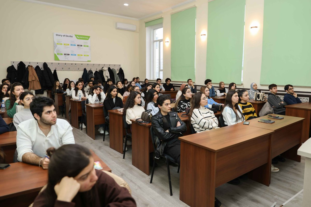 EKVITA1's tweet photo. #EKVİTA-nın təsisçisi və direktoru İlqar Mehti #UNEC SABAH Qrupları tələbələri ilə "Peşəkar Yetkinlik" mövzusunda görüş keçirib.

Görüş EKVİTA və UNEC arasında imzalanmış memoranduma əsasən təmir edilən EKVİTA auditoriyasında baş tutub. https://t.co/TTiLVqSzNG