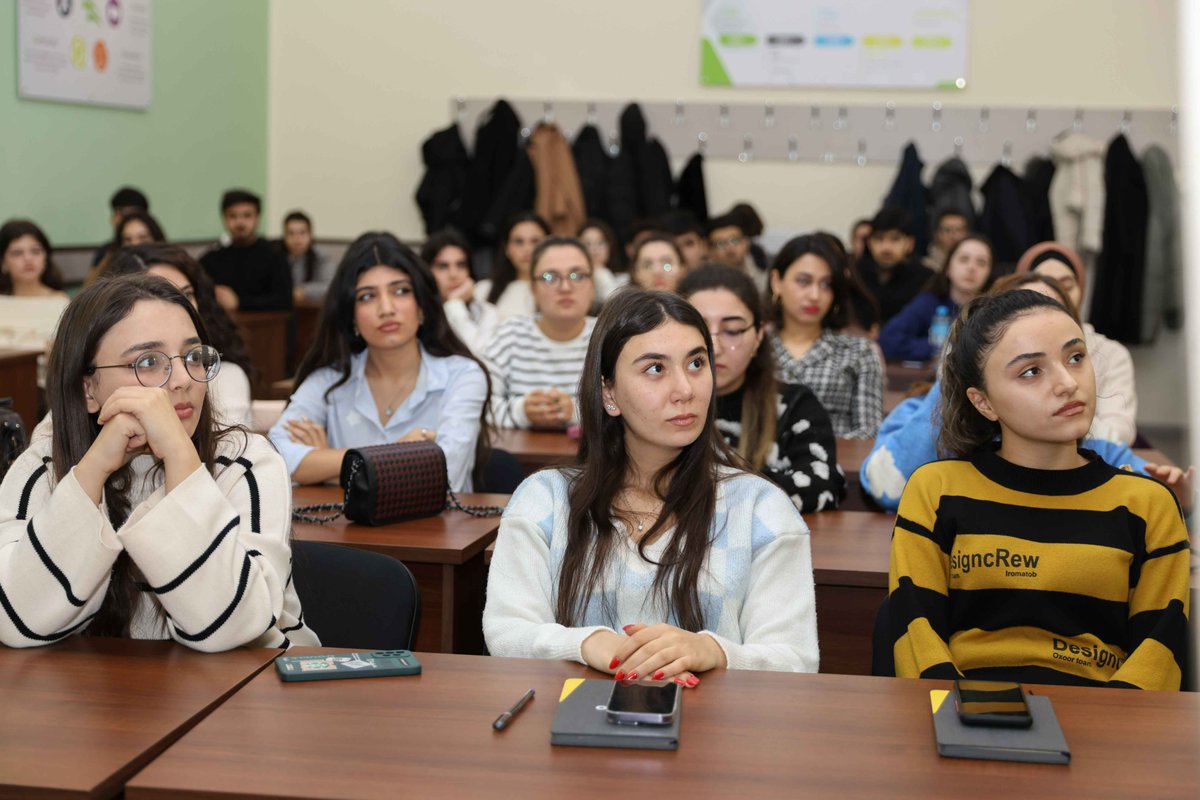 EKVITA1's tweet photo. #EKVİTA-nın təsisçisi və direktoru İlqar Mehti #UNEC SABAH Qrupları tələbələri ilə "Peşəkar Yetkinlik" mövzusunda görüş keçirib.

Görüş EKVİTA və UNEC arasında imzalanmış memoranduma əsasən təmir edilən EKVİTA auditoriyasında baş tutub. https://t.co/TTiLVqSzNG
