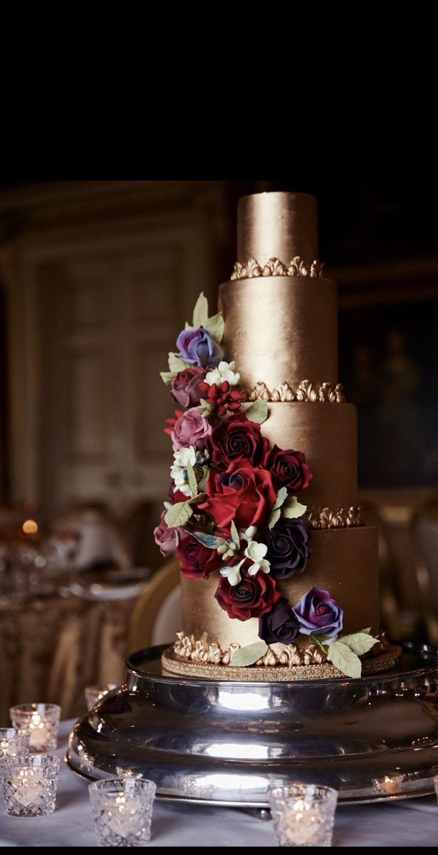 lizcakeemporium's tweet image. Gold #weddingcake with #sugarflowers