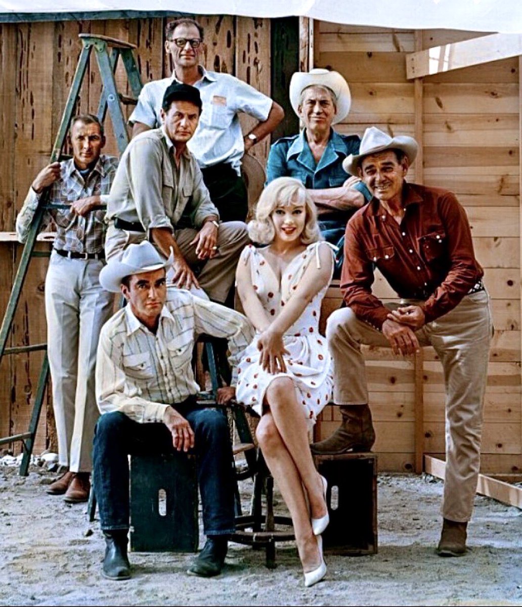 #EliWallach #BOTD, photographed on location in Reno, Nevada on the set of the Western drama “THE MISFITS” (1961) with Frank Taylor (producer) Arthur Miller (writer) John Huston (director) and co-stars Montgomery Clift, Marilyn Monroe and Clark Gable

🎬 🇺🇲