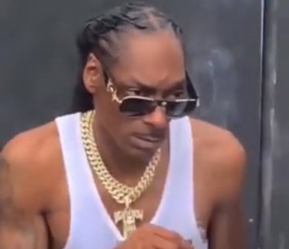 NO CONTEXT FOLDER tweet media