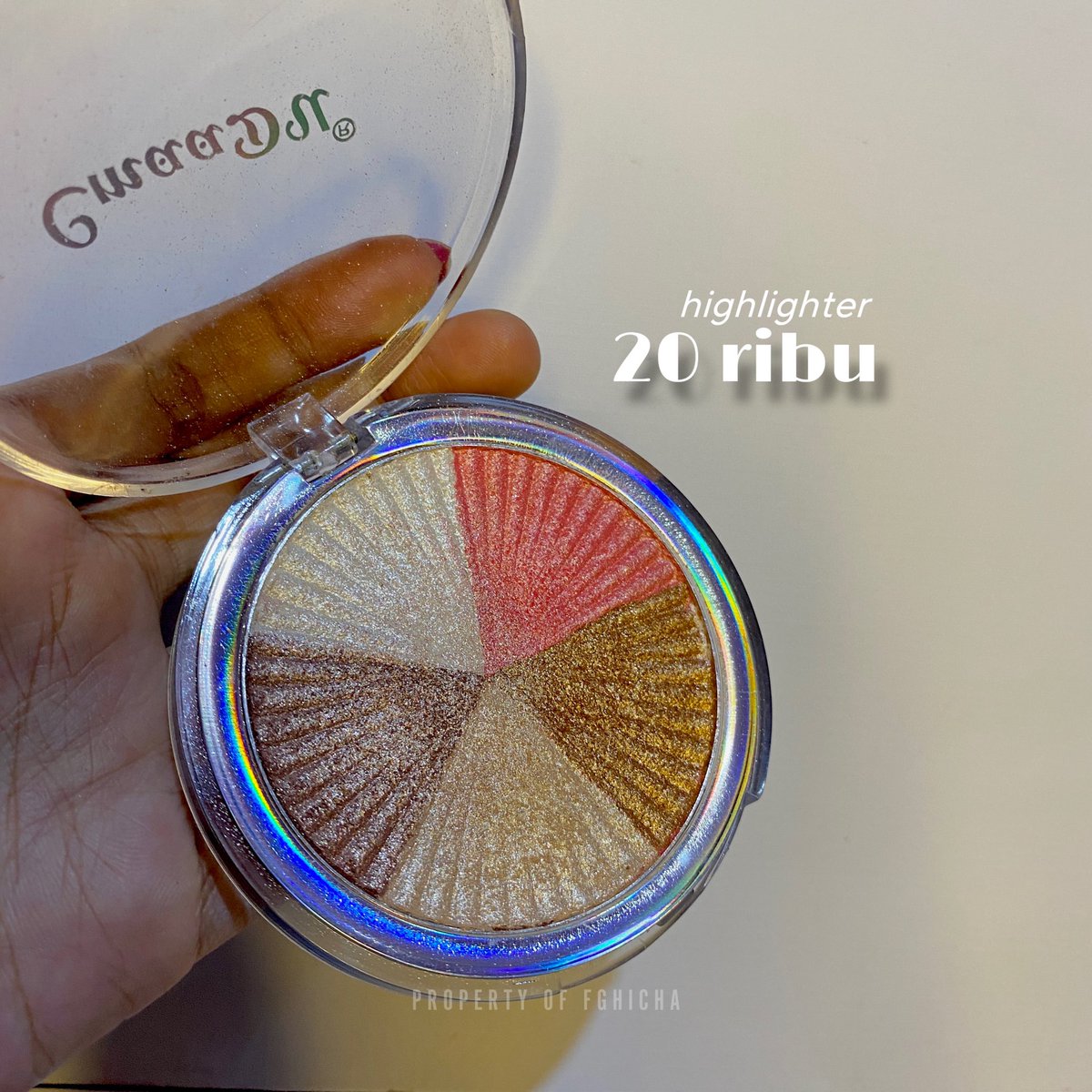 rachiecha's tweet image. setelah menyelami shopee akhirnya nemu highlighter murah tp baguus?!

ini cuma 20 ribu tp highly pigmented, ga expect klo bakal se bagus ini, favorit!

for sure km harus punya highlighter ini, ga bakal nyesel 🙌🏻