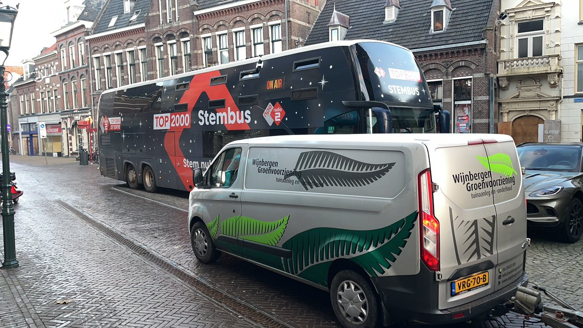 Even een selfie met de #stembus van <a href="/NPORadio2/">NPO Radio 2</a> #Top2000 <a href="/jwstartop/">Jan-Willem Start Op!</a>