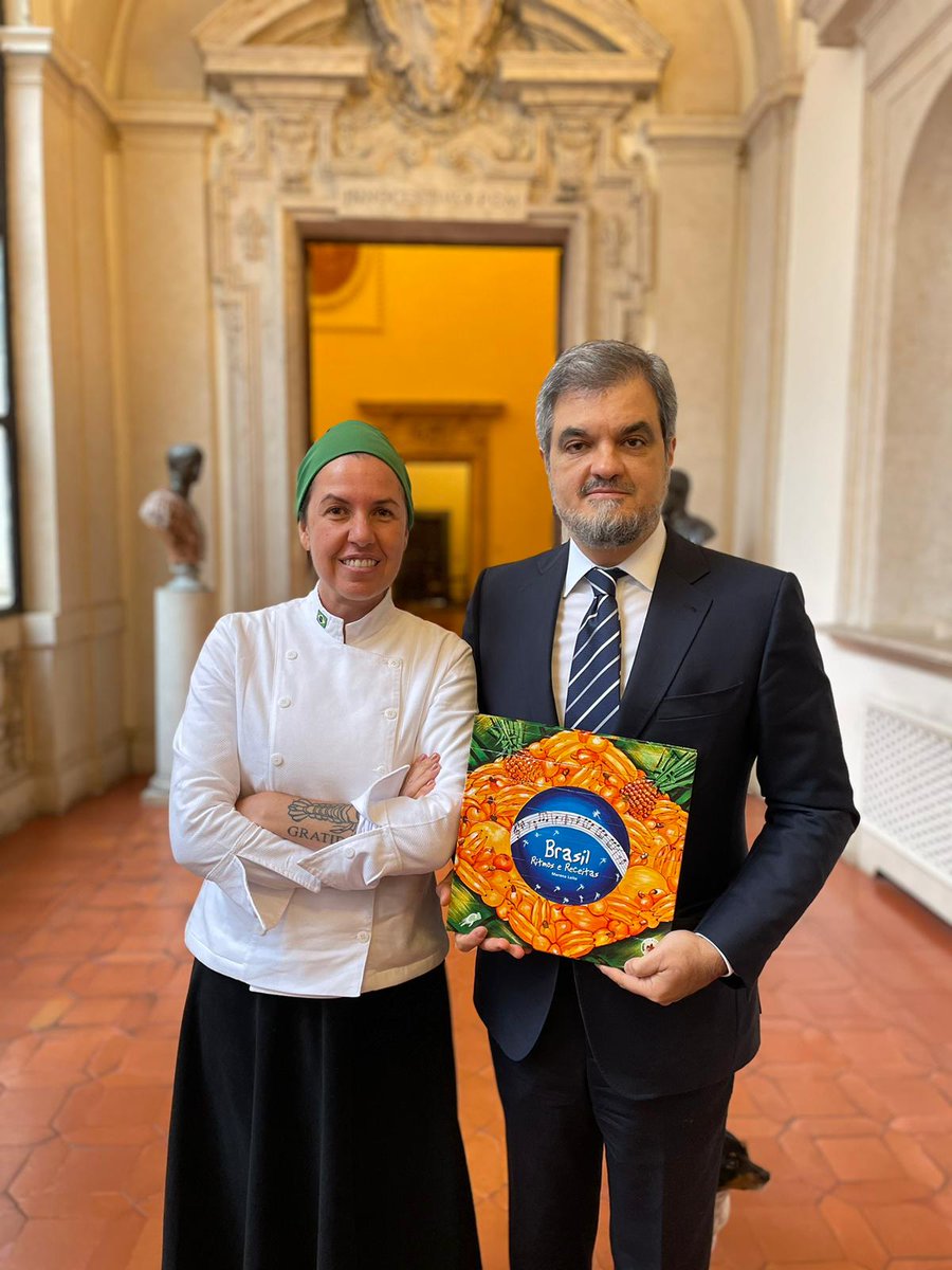 Em 4/12, teve início a etapa italiana do projeto “Brasil em Sabores”, com a participação da chef Morena Leite e do Instituto Capim Santo. A chef brasileira foi recebida pelo Embaixador Renato Mosca e realizou demonstração culinária a profissionais italianos do setor gastronômico.