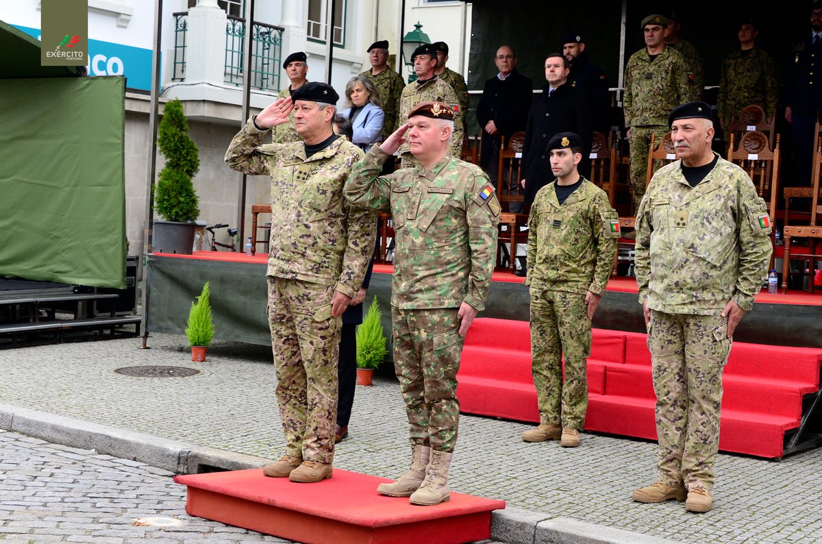 Exercito_pt's tweet photo. Realizou-se no dia 06 de dezembro, em Mangualde, a Cerimónia de Receção do Estandarte Nacional🇵🇹 que acompanhou a 3.ª Força Nacional Destacada na Roménia🇷🇴
🎥https://t.co/uvzpoID8A7
Ao serviço dos Portugueses.
#ExércitoPortuguês #3FNDROU @NATO @fap_pt @MarinhaPT @ForteleTerestre https://t.co/oyFQaBMKuL