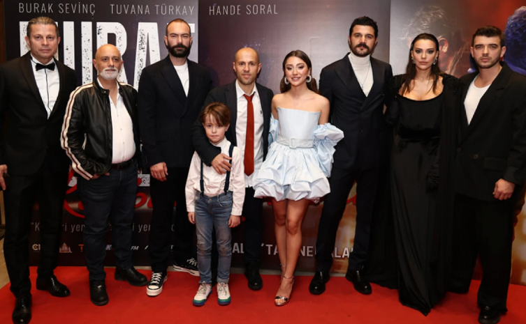 TurkceMuzik's tweet photo. "Murat Göğebakan: Kalbim Yaralı" Filminin Galası Yapıldı! https://t.co/De0dBP5qvc #TürkçeMüzik #MüzikHaberleri #Müzik https://t.co/CRRqWFZSAo